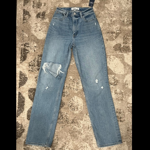 NWT❗️A&F Curve Love Ultra High Rise 90’s Straight Jeans - Picture 2 of 7